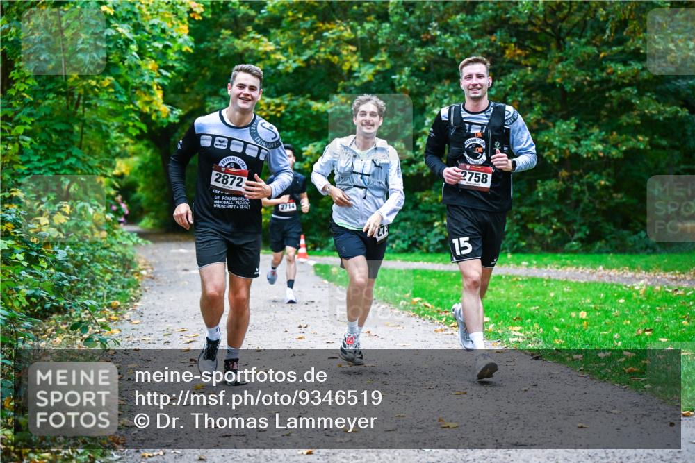 12.10.2025 - Bramfelder Halbmarathon 2025 Dr. Thomas Lammeyer http://msf.ph/oto/9346519 12.10.2025 10:20:31 Laufen 2872, 2714, 2758, 15 meine-sportfotos.de