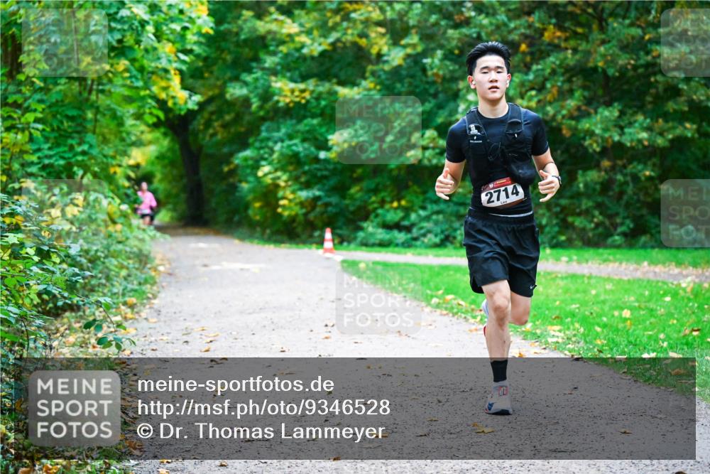12.10.2025 - Bramfelder Halbmarathon 2025 Dr. Thomas Lammeyer http://msf.ph/oto/9346528 12.10.2025 10:20:33 Laufen 2714 meine-sportfotos.de