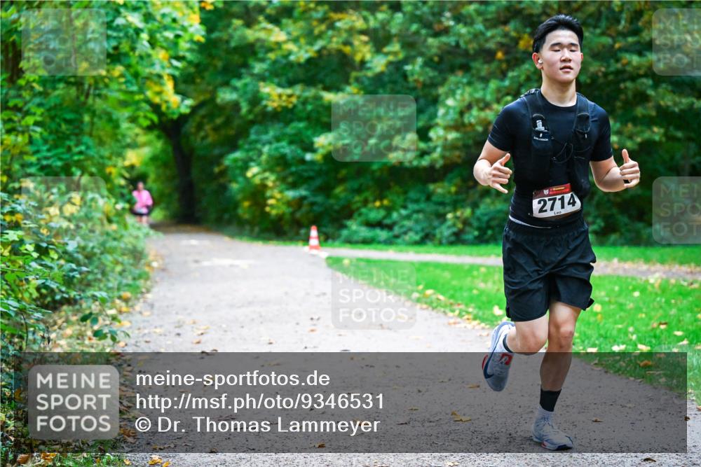 12.10.2025 - Bramfelder Halbmarathon 2025 Dr. Thomas Lammeyer http://msf.ph/oto/9346531 12.10.2025 10:20:34 Laufen 2714 meine-sportfotos.de
