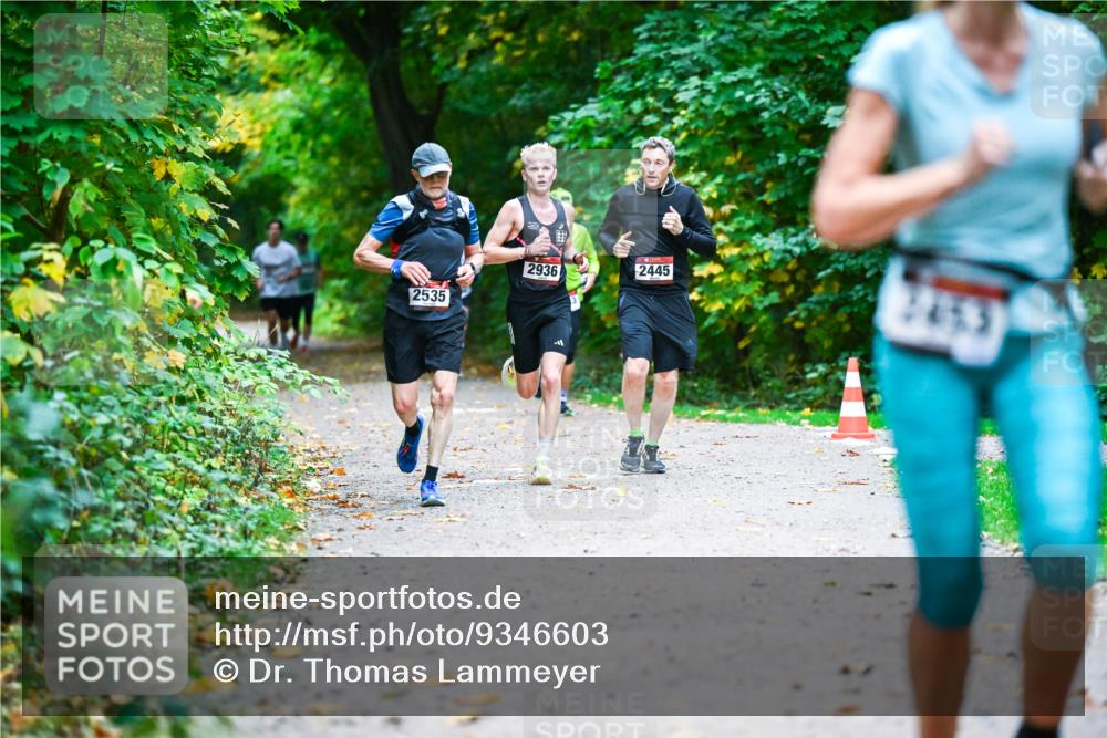 12.10.2025 - Bramfelder Halbmarathon 2025 Dr. Thomas Lammeyer http://msf.ph/oto/9346603 12.10.2025 10:20:53 Laufen 2535, 2936, 2445 meine-sportfotos.de