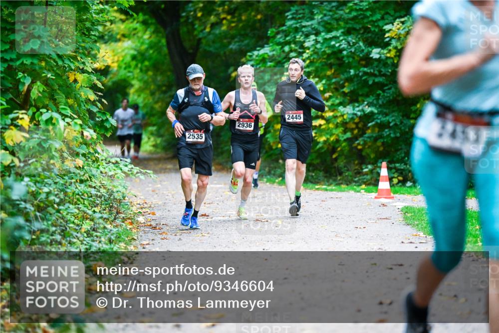 12.10.2025 - Bramfelder Halbmarathon 2025 Dr. Thomas Lammeyer http://msf.ph/oto/9346604 12.10.2025 10:20:53 Laufen 2535, 2936, 2445 meine-sportfotos.de