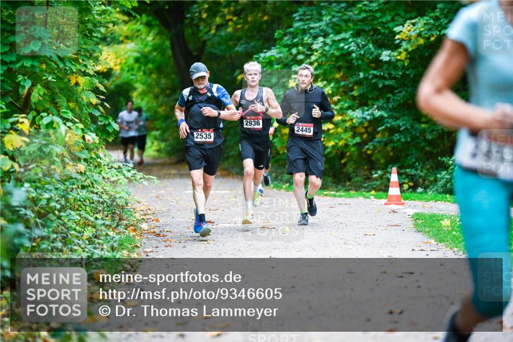 12.10.2025 - Bramfelder Halbmarathon 2025 Dr. Thomas Lammeyer http://msf.ph/oto/9346605 12.10.2025 10:20:54 Laufen 2535, 2936, 2445 meine-sportfotos.de