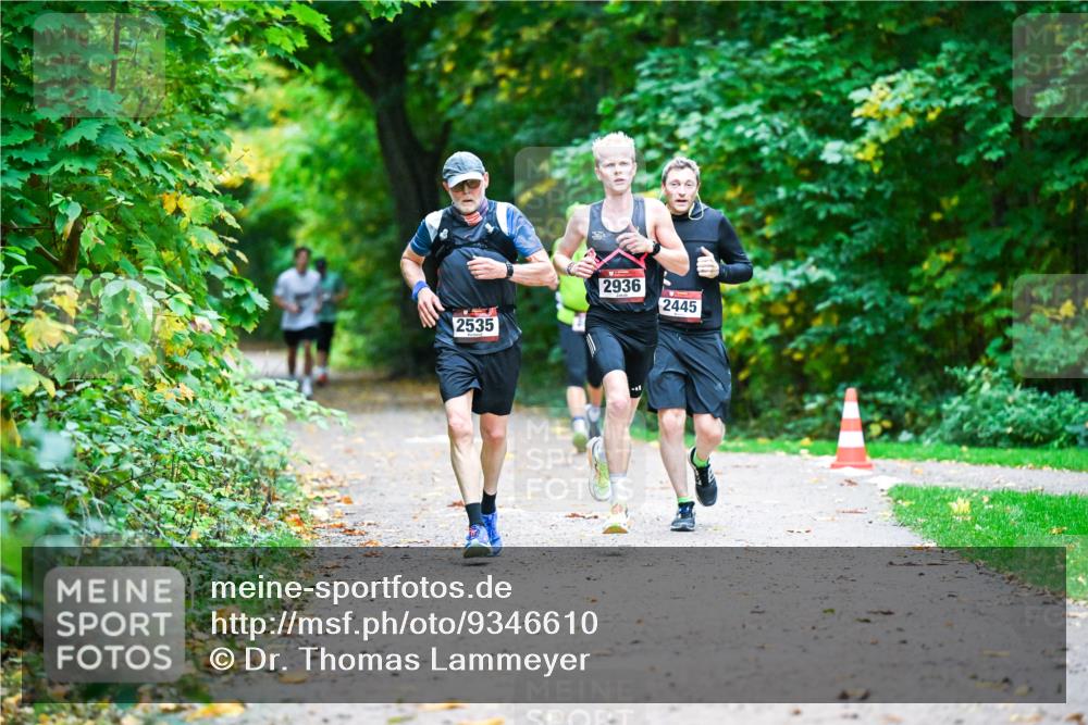 12.10.2025 - Bramfelder Halbmarathon 2025 Dr. Thomas Lammeyer http://msf.ph/oto/9346610 12.10.2025 10:20:54 Laufen 2535, 2936, 2445 meine-sportfotos.de