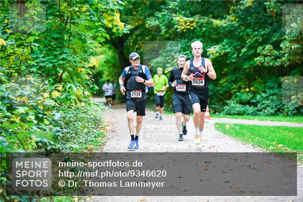 12.10.2025 - Bramfelder Halbmarathon 2025 Dr. Thomas Lammeyer http://msf.ph/oto/9346620 12.10.2025 10:20:56 Laufen 2535, 2433, 2445, 2936 meine-sportfotos.de
