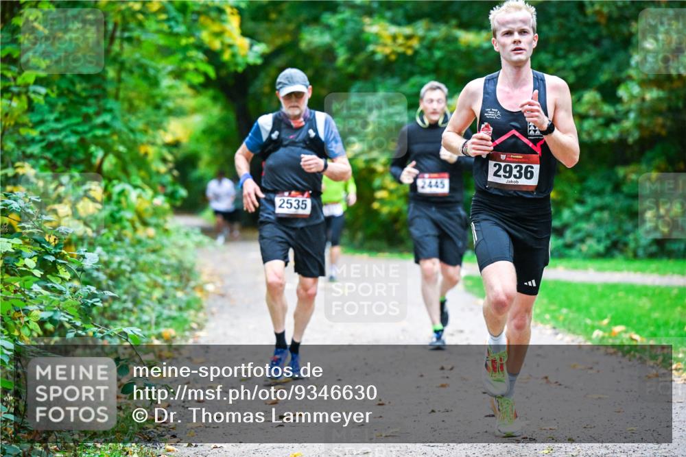 12.10.2025 - Bramfelder Halbmarathon 2025 Dr. Thomas Lammeyer http://msf.ph/oto/9346630 12.10.2025 10:20:57 Laufen 2535, 2445, 2936 meine-sportfotos.de