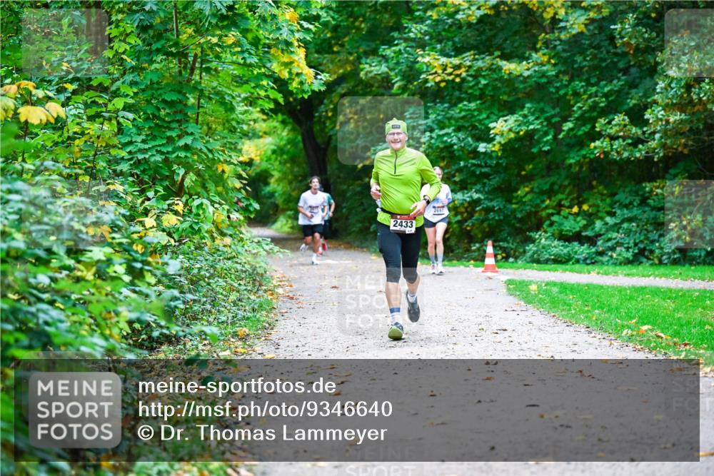 12.10.2025 - Bramfelder Halbmarathon 2025 Dr. Thomas Lammeyer http://msf.ph/oto/9346640 12.10.2025 10:21:00 Laufen 2433, 2697 meine-sportfotos.de