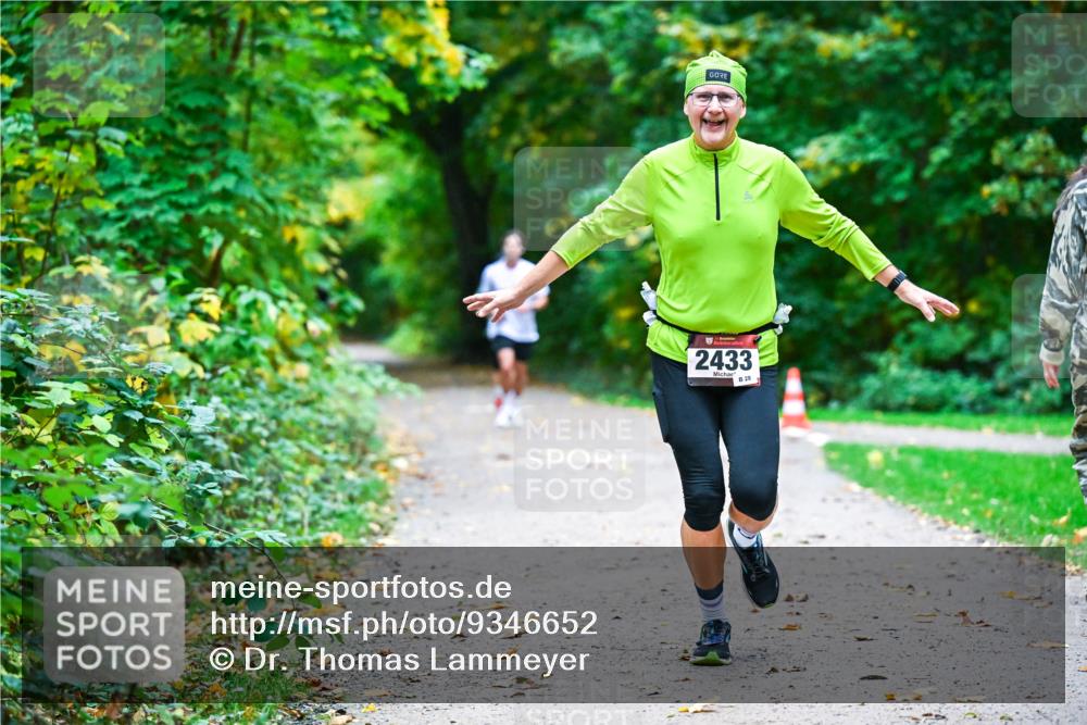 12.10.2025 - Bramfelder Halbmarathon 2025 Dr. Thomas Lammeyer http://msf.ph/oto/9346652 12.10.2025 10:21:02 Laufen 2433, 28 meine-sportfotos.de