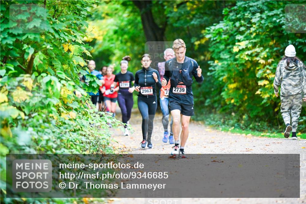 12.10.2025 - Bramfelder Halbmarathon 2025 Dr. Thomas Lammeyer http://msf.ph/oto/9346685 12.10.2025 10:21:14 Laufen 2705, 2963, 2739 meine-sportfotos.de