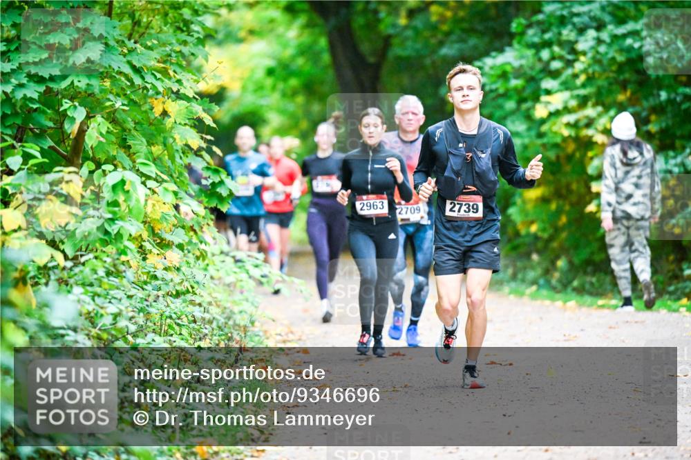 12.10.2025 - Bramfelder Halbmarathon 2025 Dr. Thomas Lammeyer http://msf.ph/oto/9346696 12.10.2025 10:21:16 Laufen 2963, 2709, 2739 meine-sportfotos.de