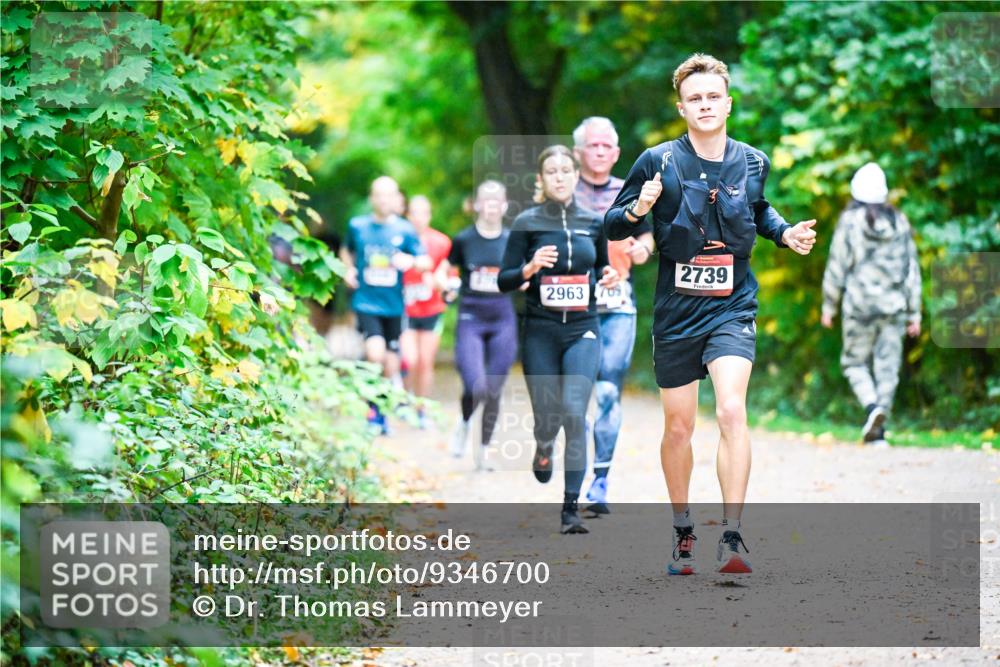 12.10.2025 - Bramfelder Halbmarathon 2025 Dr. Thomas Lammeyer http://msf.ph/oto/9346700 12.10.2025 10:21:16 Laufen 2963, 709, 2739 meine-sportfotos.de