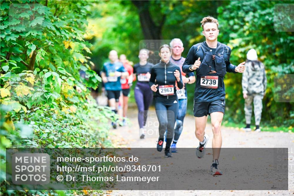 12.10.2025 - Bramfelder Halbmarathon 2025 Dr. Thomas Lammeyer http://msf.ph/oto/9346701 12.10.2025 10:21:16 Laufen 2739, 2963, 09 meine-sportfotos.de