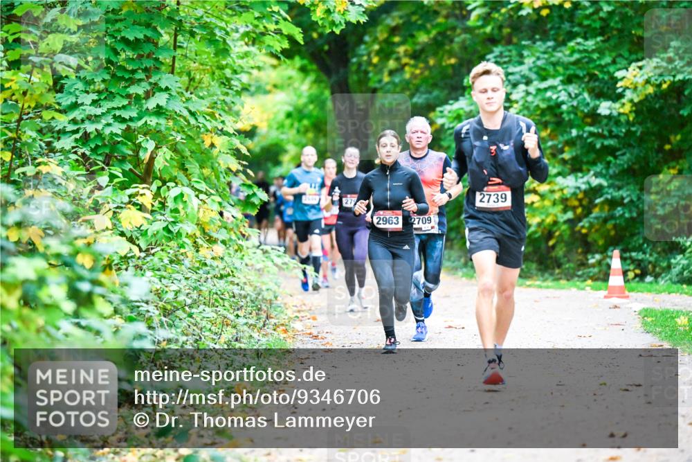 12.10.2025 - Bramfelder Halbmarathon 2025 Dr. Thomas Lammeyer http://msf.ph/oto/9346706 12.10.2025 10:21:17 Laufen 2404, 2963, 2709, 2739 meine-sportfotos.de