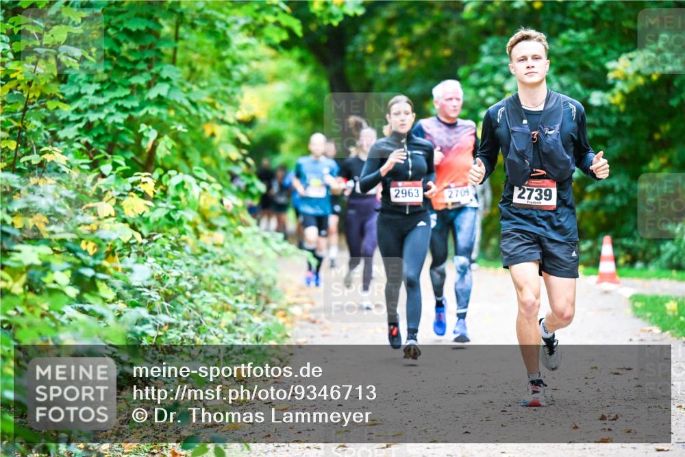 12.10.2025 - Bramfelder Halbmarathon 2025 Dr. Thomas Lammeyer http://msf.ph/oto/9346713 12.10.2025 10:21:18 Laufen 2963, 2709, 2739 meine-sportfotos.de