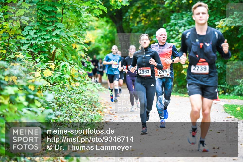 12.10.2025 - Bramfelder Halbmarathon 2025 Dr. Thomas Lammeyer http://msf.ph/oto/9346714 12.10.2025 10:21:19 Laufen 2325, 2963, 2709, 2739 meine-sportfotos.de
