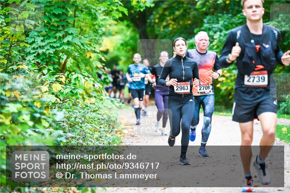 12.10.2025 - Bramfelder Halbmarathon 2025 Dr. Thomas Lammeyer http://msf.ph/oto/9346717 12.10.2025 10:21:19 Laufen 2739, 2963, 2709 meine-sportfotos.de