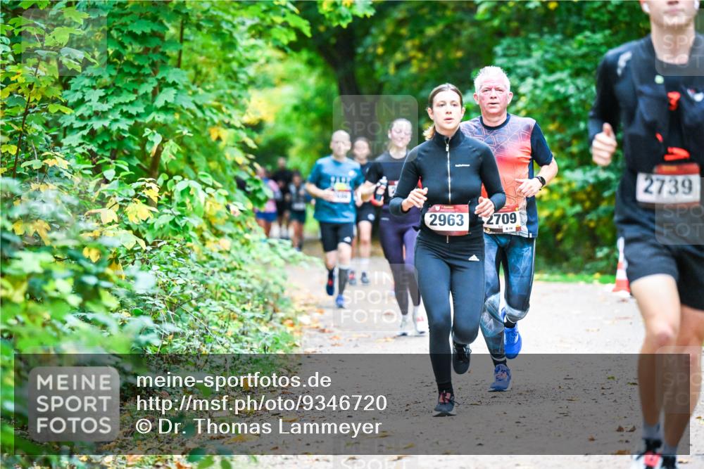12.10.2025 - Bramfelder Halbmarathon 2025 Dr. Thomas Lammeyer http://msf.ph/oto/9346720 12.10.2025 10:21:20 Laufen 2963, 2709, 2739 meine-sportfotos.de