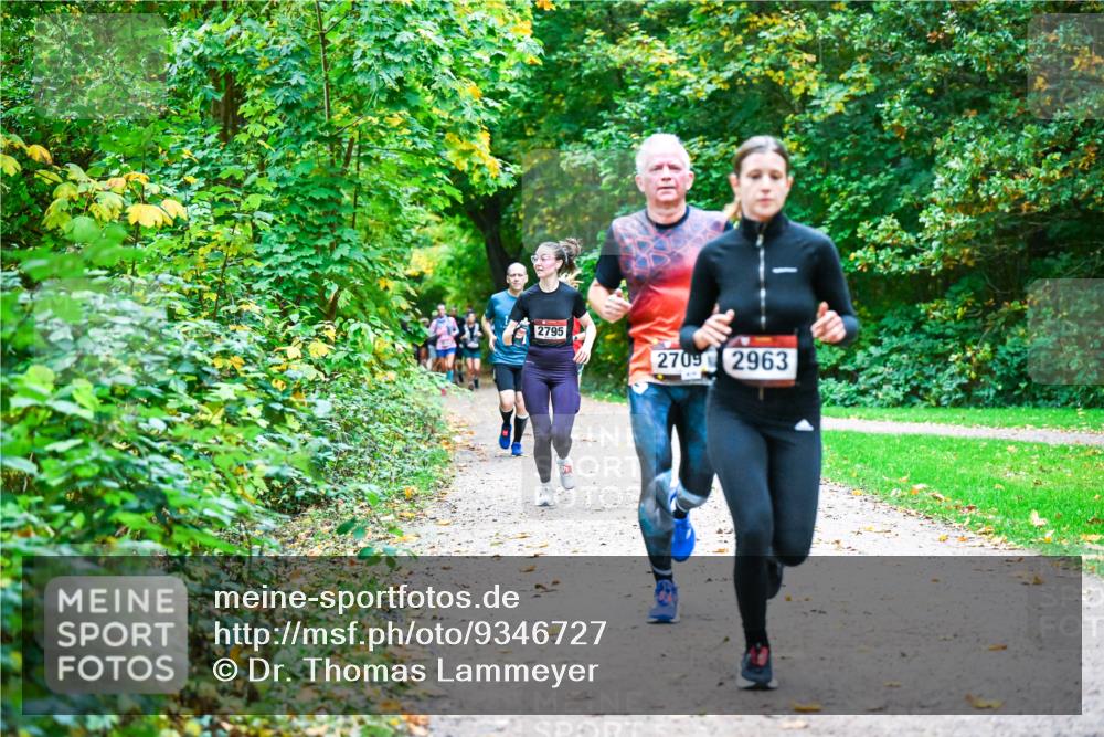 12.10.2025 - Bramfelder Halbmarathon 2025 Dr. Thomas Lammeyer http://msf.ph/oto/9346727 12.10.2025 10:21:22 Laufen 2795, 2709, 2963 meine-sportfotos.de
