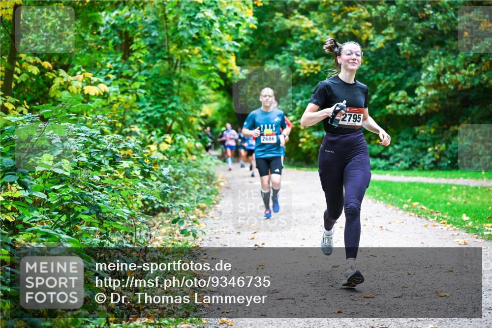 12.10.2025 - Bramfelder Halbmarathon 2025 Dr. Thomas Lammeyer http://msf.ph/oto/9346735 12.10.2025 10:21:24 Laufen 24, 25, 2686, 2795 meine-sportfotos.de