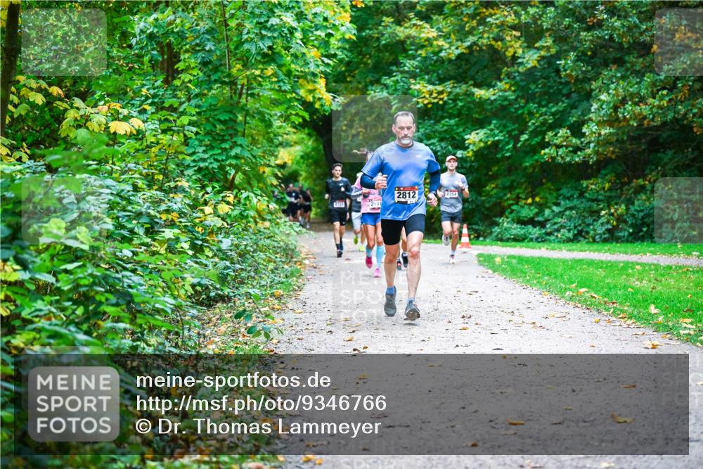 12.10.2025 - Bramfelder Halbmarathon 2025 Dr. Thomas Lammeyer http://msf.ph/oto/9346766 12.10.2025 10:21:30 Laufen 2581, 2812, 2354 meine-sportfotos.de