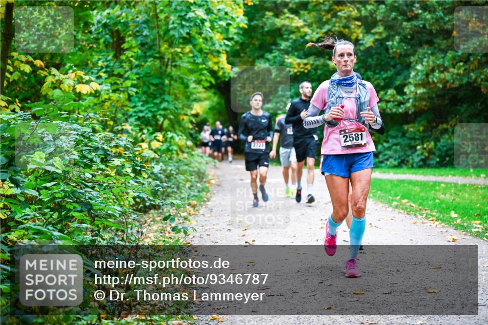 12.10.2025 - Bramfelder Halbmarathon 2025 Dr. Thomas Lammeyer http://msf.ph/oto/9346787 12.10.2025 10:21:34 Laufen 2723, 2581 meine-sportfotos.de