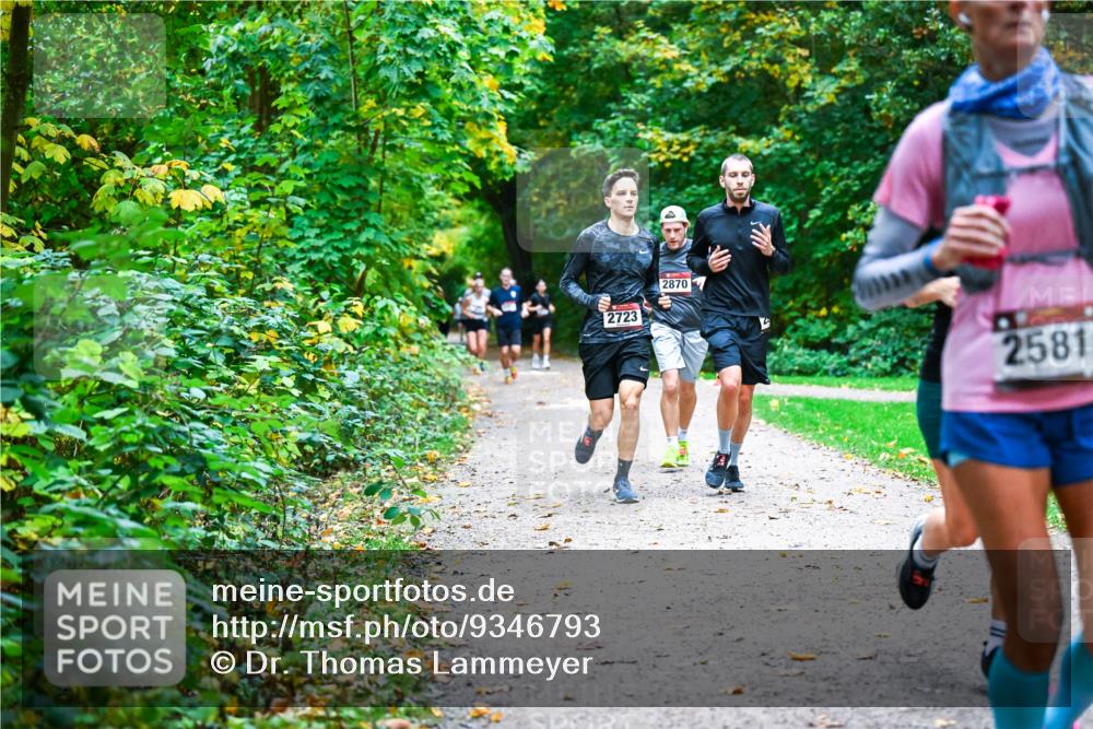 12.10.2025 - Bramfelder Halbmarathon 2025 Dr. Thomas Lammeyer http://msf.ph/oto/9346793 12.10.2025 10:21:35 Laufen 2723, 2870, 2581 meine-sportfotos.de