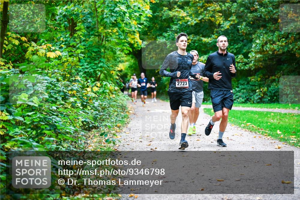 12.10.2025 - Bramfelder Halbmarathon 2025 Dr. Thomas Lammeyer http://msf.ph/oto/9346798 12.10.2025 10:21:36 Laufen 2723 meine-sportfotos.de
