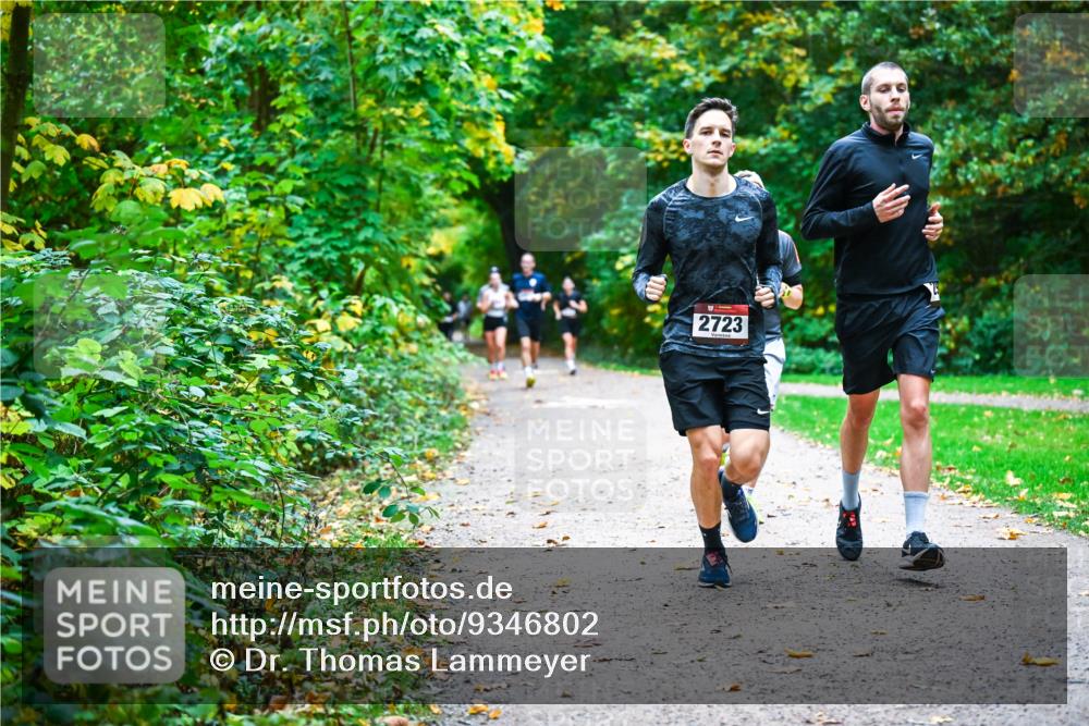 12.10.2025 - Bramfelder Halbmarathon 2025 Dr. Thomas Lammeyer http://msf.ph/oto/9346802 12.10.2025 10:21:36 Laufen 2723 meine-sportfotos.de