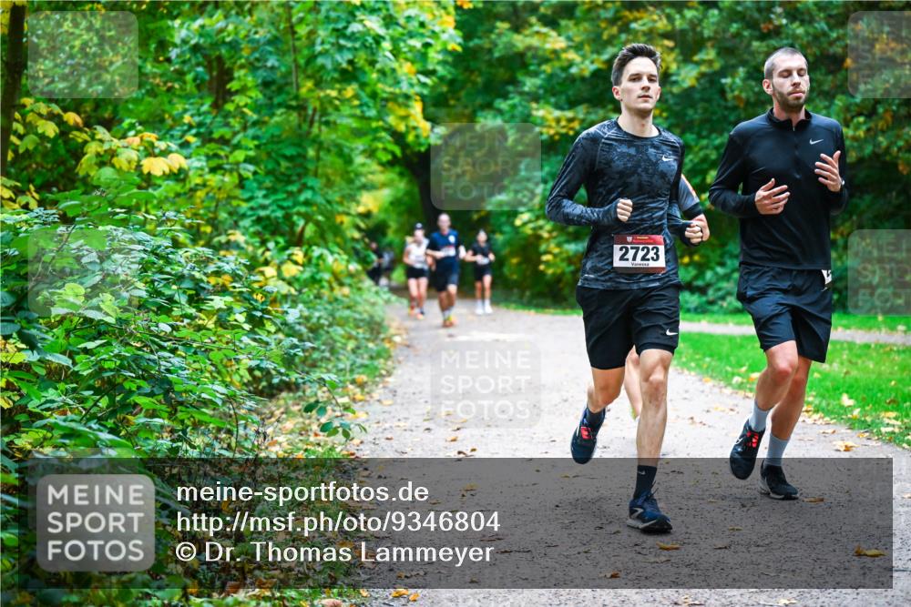 12.10.2025 - Bramfelder Halbmarathon 2025 Dr. Thomas Lammeyer http://msf.ph/oto/9346804 12.10.2025 10:21:36 Laufen 2723 meine-sportfotos.de