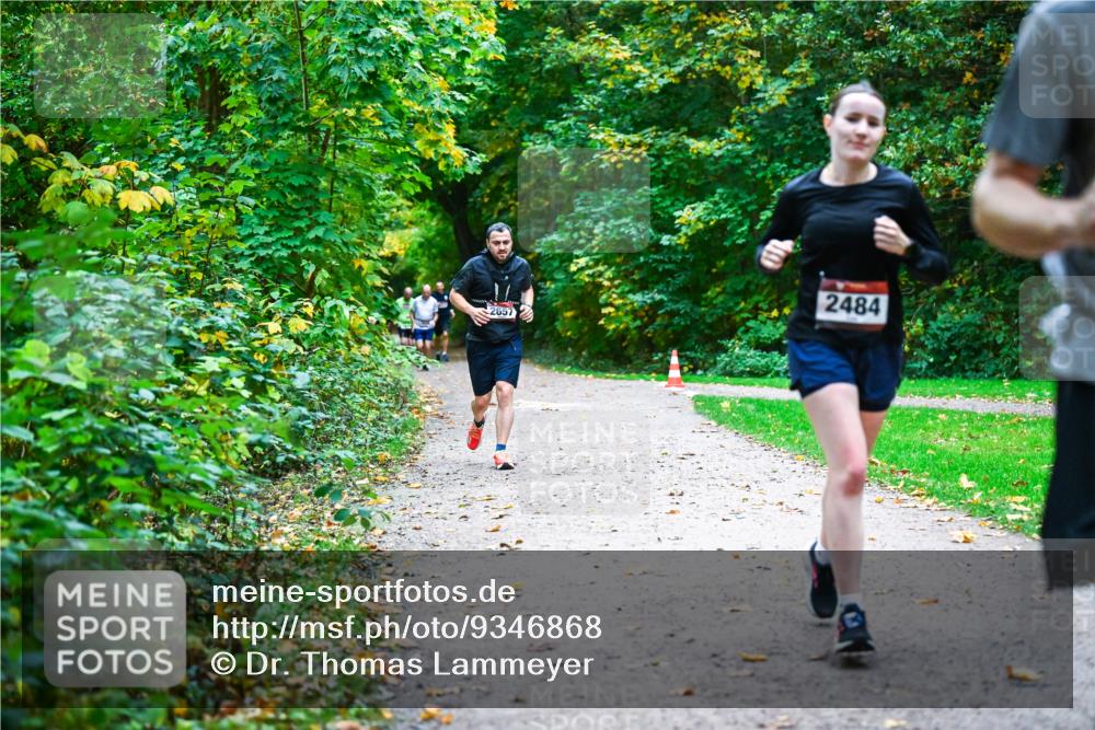 12.10.2025 - Bramfelder Halbmarathon 2025 Dr. Thomas Lammeyer http://msf.ph/oto/9346868 12.10.2025 10:21:48 Laufen 2484, 2657 meine-sportfotos.de