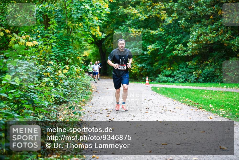 12.10.2025 - Bramfelder Halbmarathon 2025 Dr. Thomas Lammeyer http://msf.ph/oto/9346875 12.10.2025 10:21:49 Laufen 2657 meine-sportfotos.de