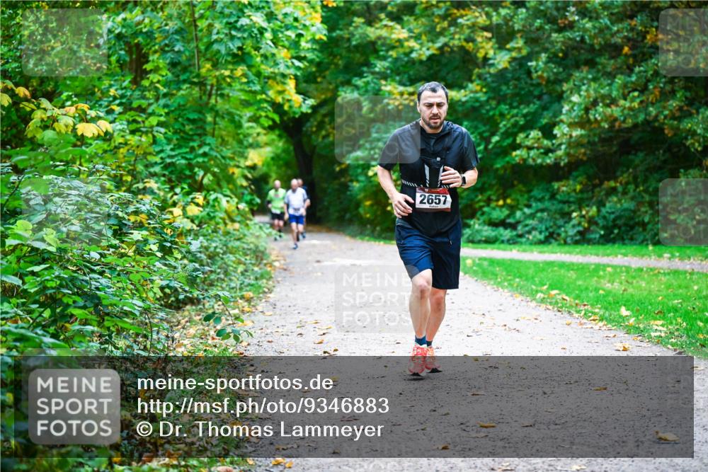 12.10.2025 - Bramfelder Halbmarathon 2025 Dr. Thomas Lammeyer http://msf.ph/oto/9346883 12.10.2025 10:21:50 Laufen 2657 meine-sportfotos.de
