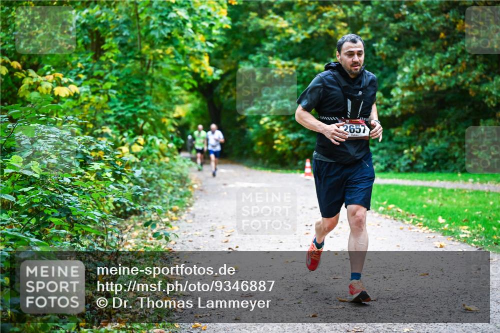 12.10.2025 - Bramfelder Halbmarathon 2025 Dr. Thomas Lammeyer http://msf.ph/oto/9346887 12.10.2025 10:21:51 Laufen 2657 meine-sportfotos.de