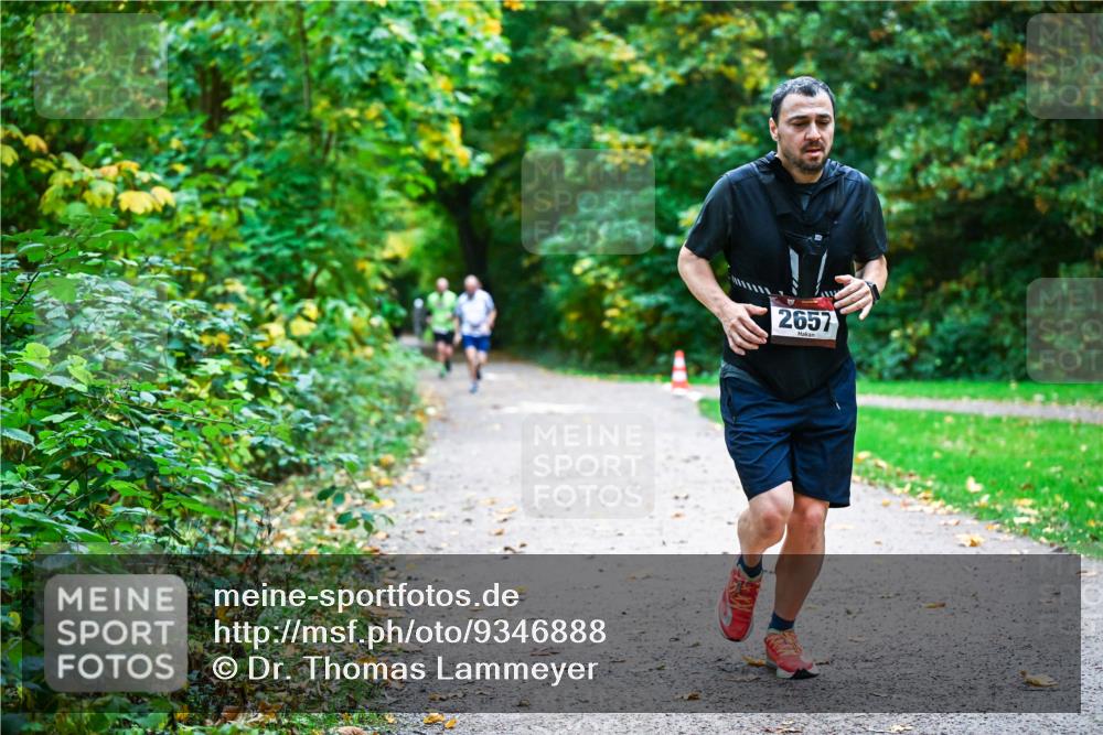 12.10.2025 - Bramfelder Halbmarathon 2025 Dr. Thomas Lammeyer http://msf.ph/oto/9346888 12.10.2025 10:21:51 Laufen 2657 meine-sportfotos.de