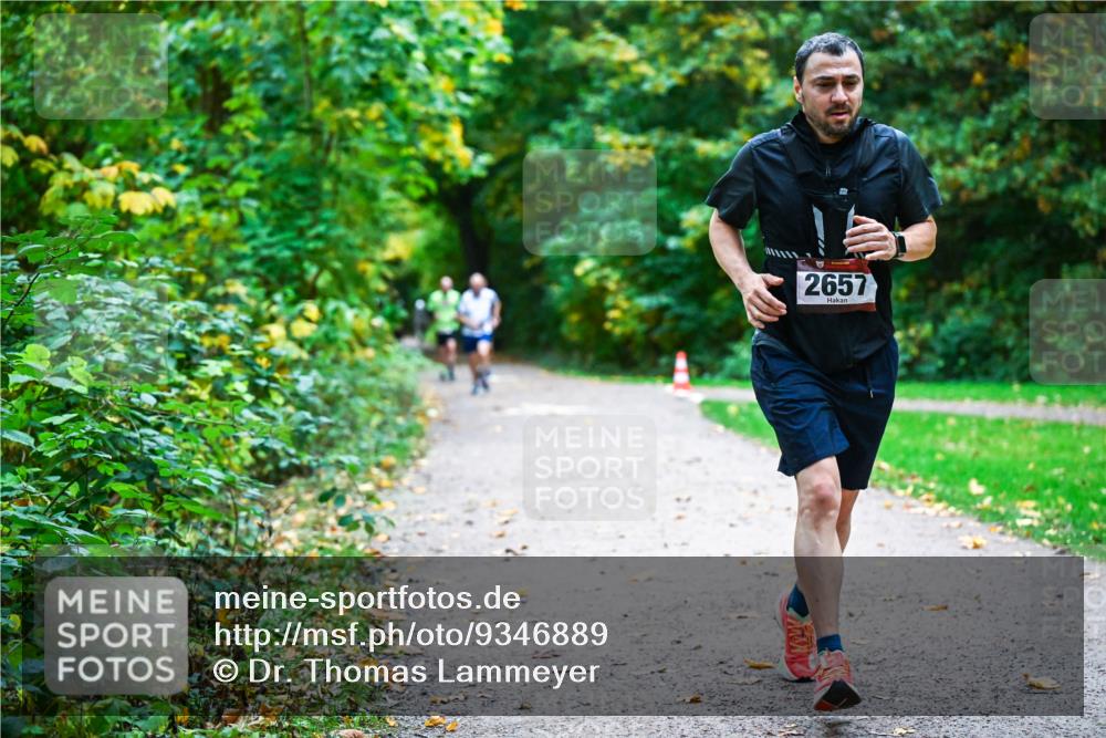12.10.2025 - Bramfelder Halbmarathon 2025 Dr. Thomas Lammeyer http://msf.ph/oto/9346889 12.10.2025 10:21:51 Laufen 2657 meine-sportfotos.de