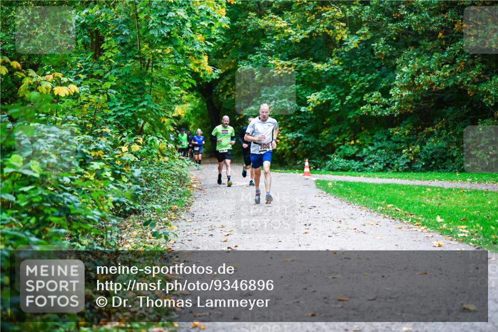 12.10.2025 - Bramfelder Halbmarathon 2025 Dr. Thomas Lammeyer http://msf.ph/oto/9346896 12.10.2025 10:21:55 Laufen 2508, 707 meine-sportfotos.de