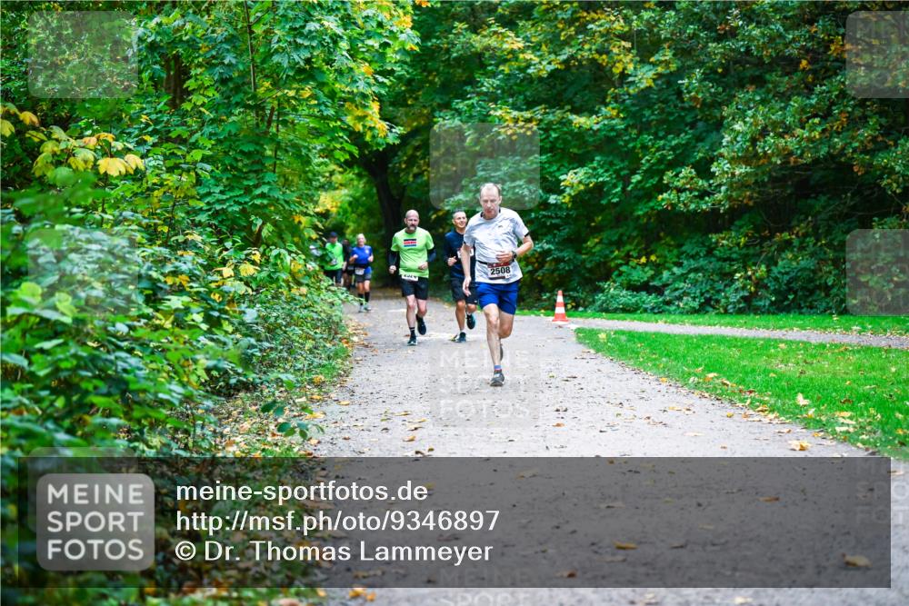 12.10.2025 - Bramfelder Halbmarathon 2025 Dr. Thomas Lammeyer http://msf.ph/oto/9346897 12.10.2025 10:21:56 Laufen 2508 meine-sportfotos.de