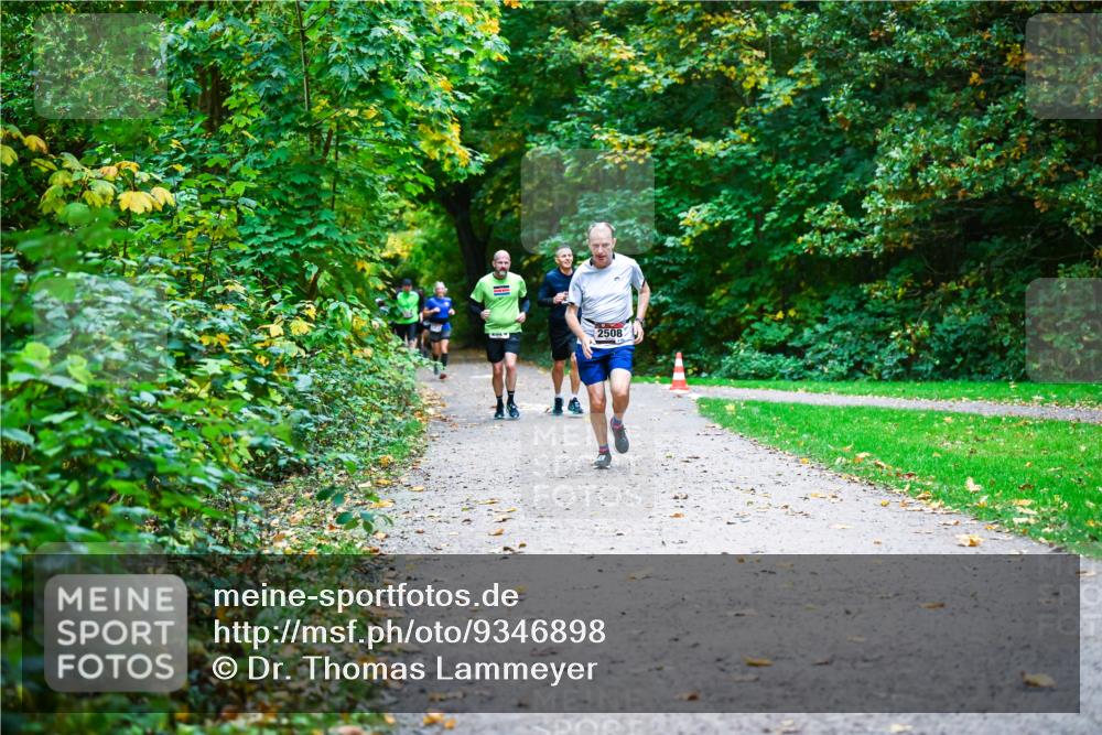 12.10.2025 - Bramfelder Halbmarathon 2025 Dr. Thomas Lammeyer http://msf.ph/oto/9346898 12.10.2025 10:21:56 Laufen 2508 meine-sportfotos.de