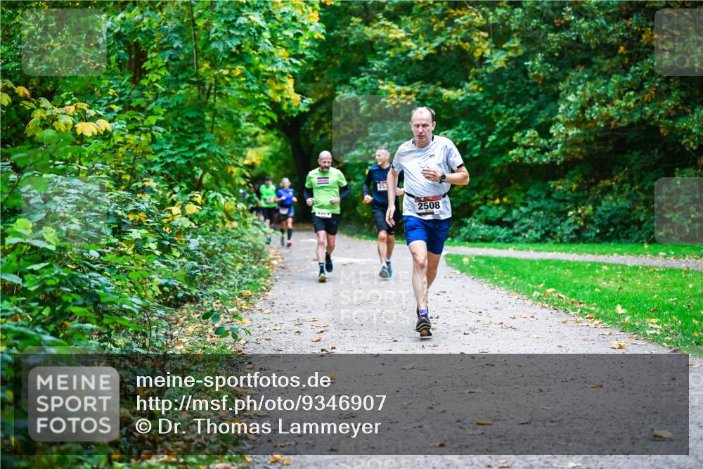 12.10.2025 - Bramfelder Halbmarathon 2025 Dr. Thomas Lammeyer http://msf.ph/oto/9346907 12.10.2025 10:21:57 Laufen 2508 meine-sportfotos.de