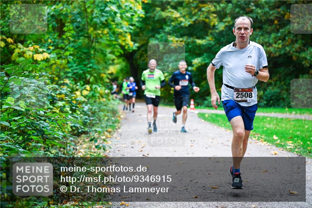 12.10.2025 - Bramfelder Halbmarathon 2025 Dr. Thomas Lammeyer http://msf.ph/oto/9346915 12.10.2025 10:21:58 Laufen 2508 meine-sportfotos.de