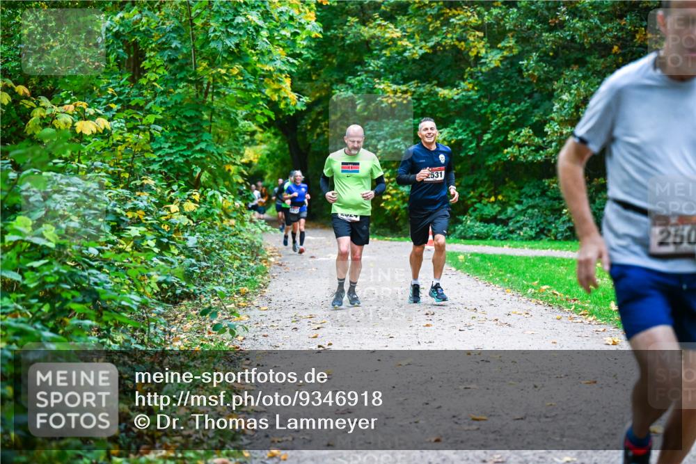12.10.2025 - Bramfelder Halbmarathon 2025 Dr. Thomas Lammeyer http://msf.ph/oto/9346918 12.10.2025 10:21:59 Laufen 2413, 531, 250 meine-sportfotos.de