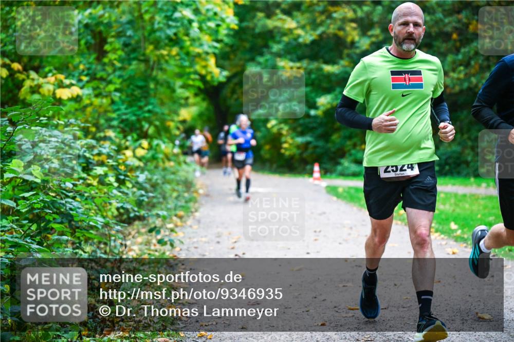 12.10.2025 - Bramfelder Halbmarathon 2025 Dr. Thomas Lammeyer http://msf.ph/oto/9346935 12.10.2025 10:22:01 Laufen 2524 meine-sportfotos.de