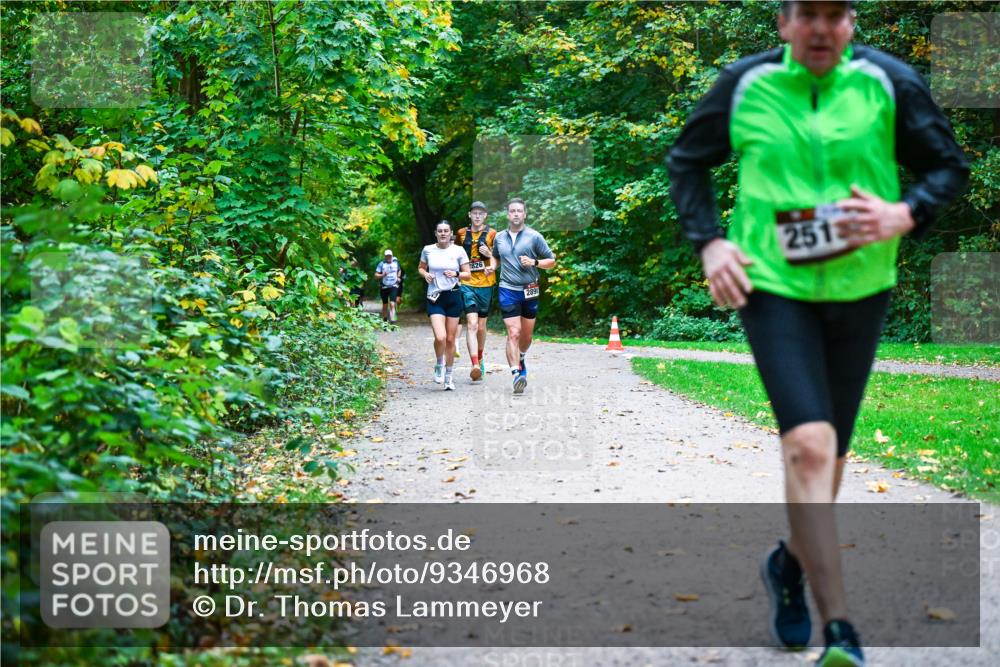 12.10.2025 - Bramfelder Halbmarathon 2025 Dr. Thomas Lammeyer http://msf.ph/oto/9346968 12.10.2025 10:22:08 Laufen 2826, 251 meine-sportfotos.de
