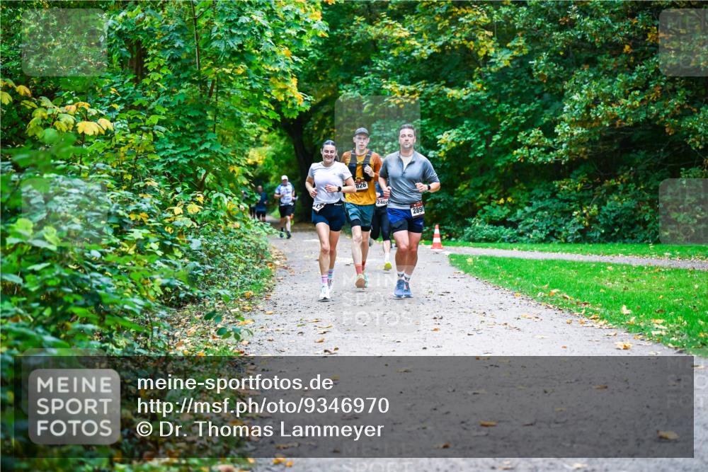 12.10.2025 - Bramfelder Halbmarathon 2025 Dr. Thomas Lammeyer http://msf.ph/oto/9346970 12.10.2025 10:22:09 Laufen 826, 2402, 289 meine-sportfotos.de