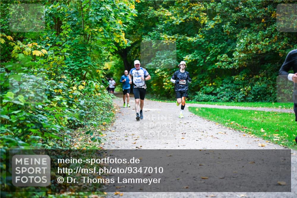 12.10.2025 - Bramfelder Halbmarathon 2025 Dr. Thomas Lammeyer http://msf.ph/oto/9347010 12.10.2025 10:22:16 Laufen 244, 05, 11, 2023, 2766 meine-sportfotos.de