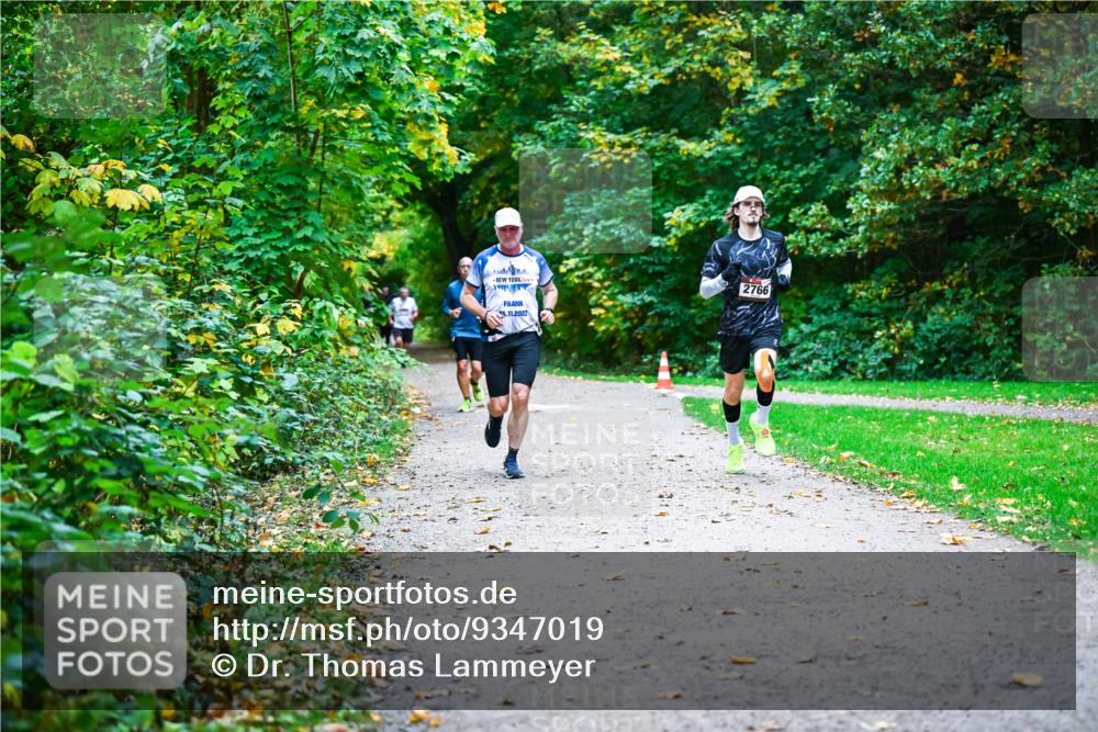 12.10.2025 - Bramfelder Halbmarathon 2025 Dr. Thomas Lammeyer http://msf.ph/oto/9347019 12.10.2025 10:22:18 Laufen 1, 2766, 5, 11, 2023 meine-sportfotos.de