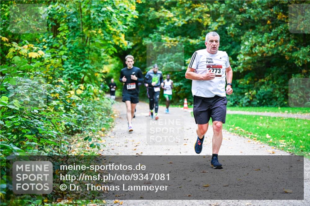 12.10.2025 - Bramfelder Halbmarathon 2025 Dr. Thomas Lammeyer http://msf.ph/oto/9347081 12.10.2025 10:22:30 Laufen 2817, 2773 meine-sportfotos.de