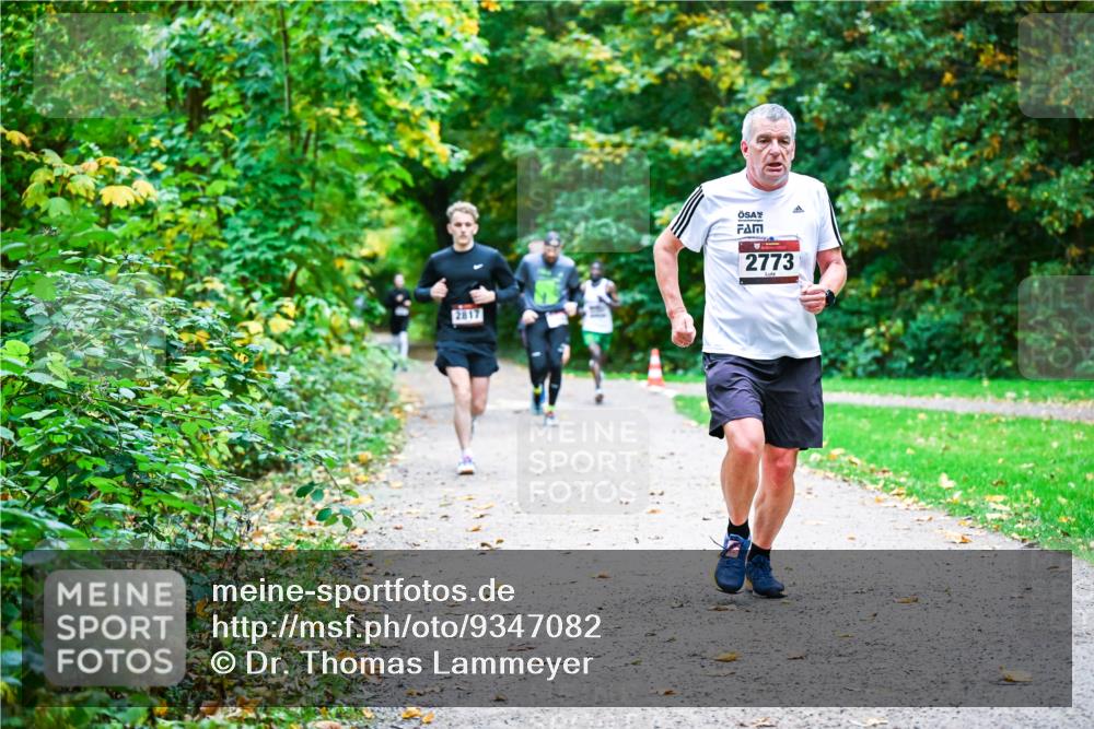 12.10.2025 - Bramfelder Halbmarathon 2025 Dr. Thomas Lammeyer http://msf.ph/oto/9347082 12.10.2025 10:22:30 Laufen 2817, 2773 meine-sportfotos.de