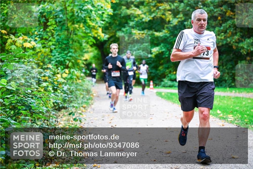12.10.2025 - Bramfelder Halbmarathon 2025 Dr. Thomas Lammeyer http://msf.ph/oto/9347086 12.10.2025 10:22:31 Laufen 2817, 73 meine-sportfotos.de