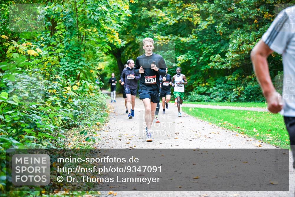 12.10.2025 - Bramfelder Halbmarathon 2025 Dr. Thomas Lammeyer http://msf.ph/oto/9347091 12.10.2025 10:22:32 Laufen 28, 2817, 2197, 2203 meine-sportfotos.de