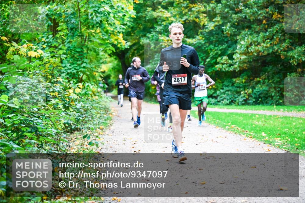 12.10.2025 - Bramfelder Halbmarathon 2025 Dr. Thomas Lammeyer http://msf.ph/oto/9347097 12.10.2025 10:22:32 Laufen 284, 2817, 2203 meine-sportfotos.de